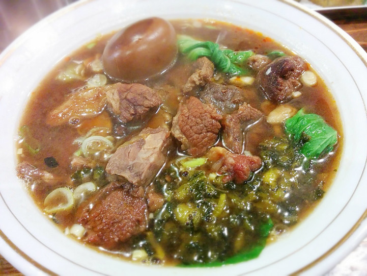 最近近所で食べた、ラーメン。「中華そば 四季 four season」における、台湾牛肉麺。